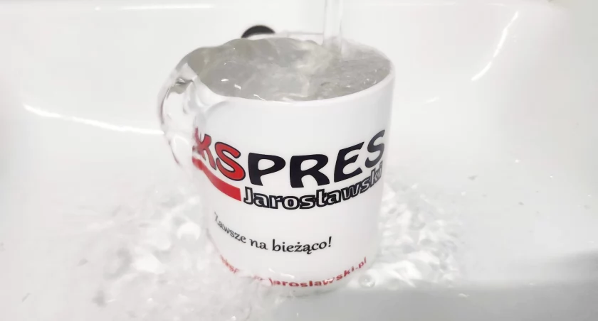 FELIETON WEEKENDOWY Cicho sza, przyjdzie władza, coś wam da! I dała! Wyższe rachunki za wodę i ścieki! 