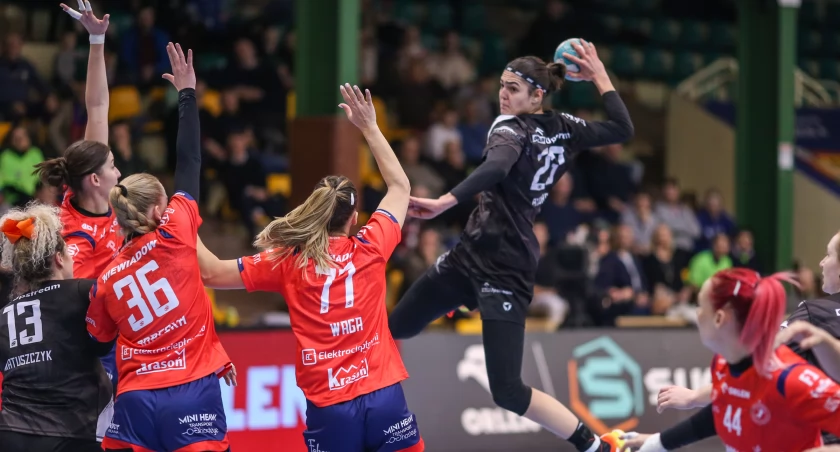 Handball JKS bez punktów w starciu z Piotrcovią (ZDJĘCIA, WIDEO)