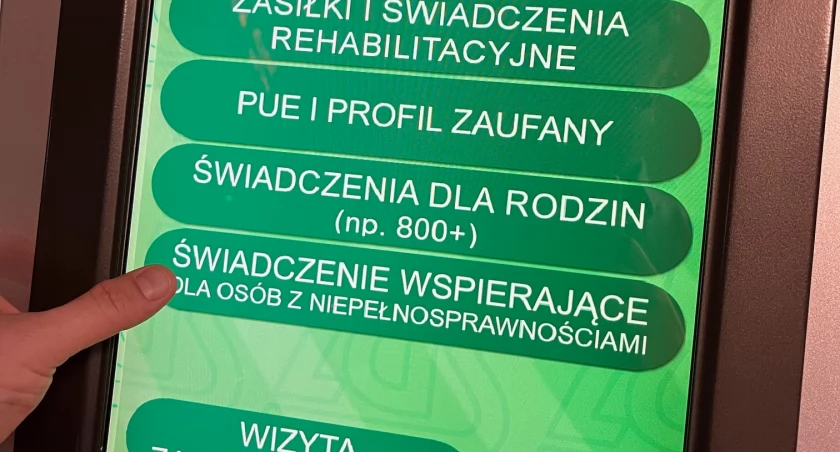 Świadczenie wspierające dla osób z niepełnosprawnościami. Komu przysługuje i jak je uzyskać? Na pytania odpowiedzą eksperci ZUS