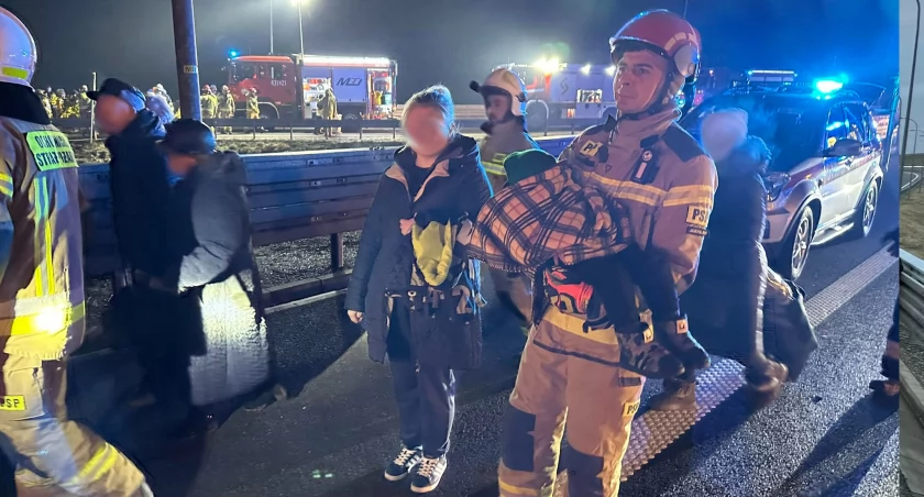 Wypadek autokaru na węźle autostrady Jarosław-Zachód w Mirocinie