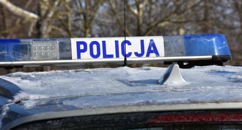 Na jednym kole przejechał przed radiowozem policyjnym w Surochowie. Teraz odpowie przed sądem