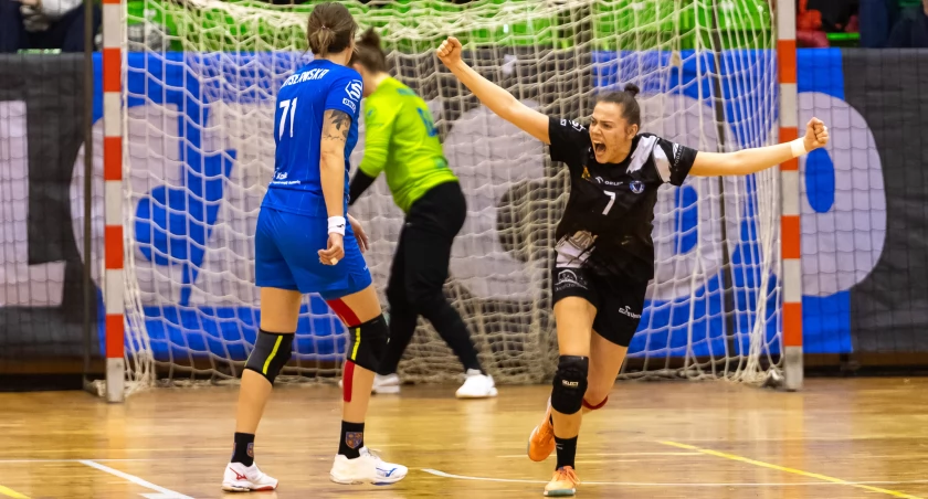 Handball JKS wygrał po rzutach karnych. Dwa ważne punkty zostały w Jarosławiu   