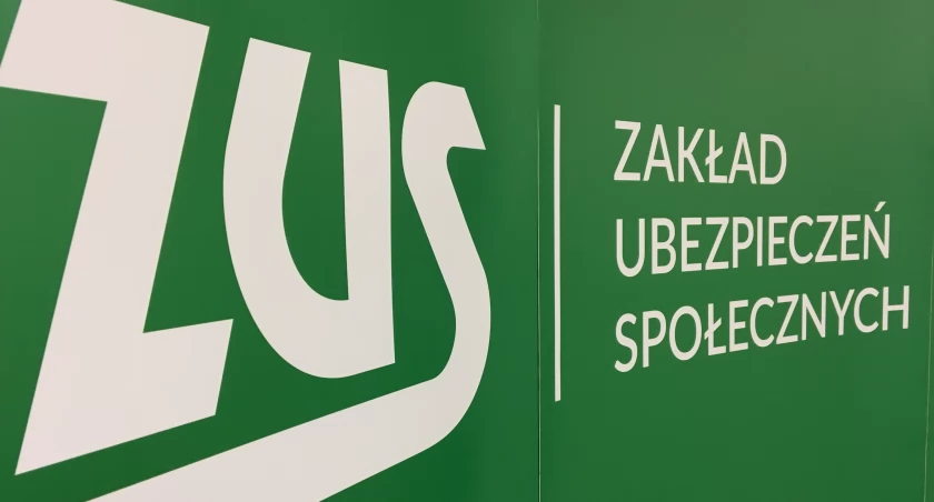 Podszywający się pod ZUS oszuści namawiają na inwestycje mające gwarantować emeryturę w wieku 50 lat 