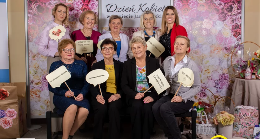 Kobiety kobietom. Akcja w starostwie miała na celu wsparcie kobiet ze schroniska Św. Brata Alberta w Jarosławiu