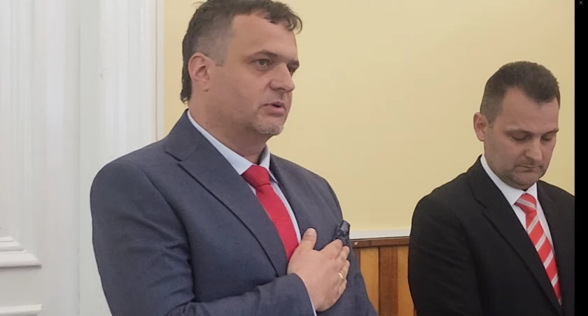 Tomasz Kud, nowy wójt gminy Roźwienica złożył ślubowanie podczas inauguracyjnej sesji rady gminy 