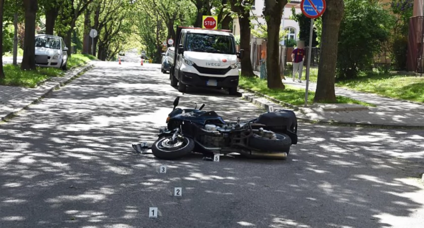 Motocyklista trafił do szpitala. Do zdarzenia doszło na ul. Legionów w Jarosławiu