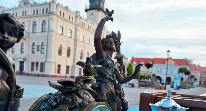 Dziś Noc Zwiedzania Rynku i Noc Muzeów, a tymczasem na Starówce Giełda Staroci. Wieczorem wjazd królowej Jadwigi do Jarosławia