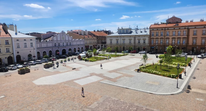 Czy cena 1 zł za metr kwadratowy zachęci restauratorów do stawiania ogródków na Rynku w Jarosławiu?