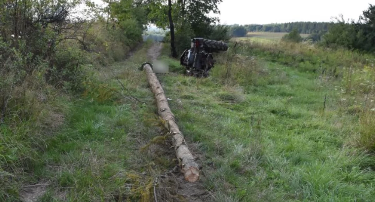 Nie żyje 67-letni mężczyzna przygnieciony przez traktor w Kramarzówce