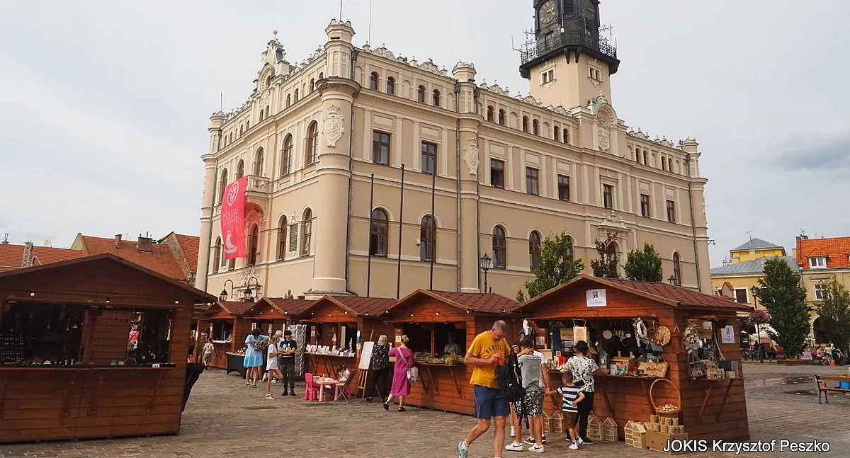 Już o osiemnastej z Galerii Stara Ujeżdżalnia wyruszy na Rynek korowód Jarosławskiego Jarmarku