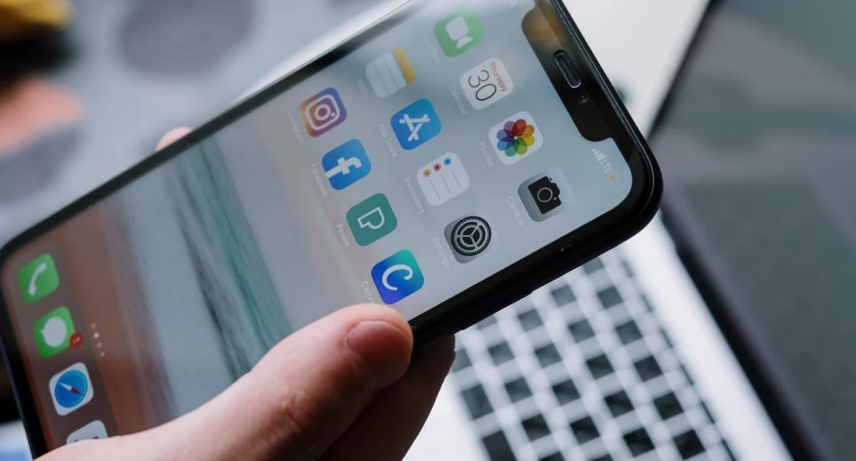 Praktyczne akcesoria do iPhonea. Co warto kupić?