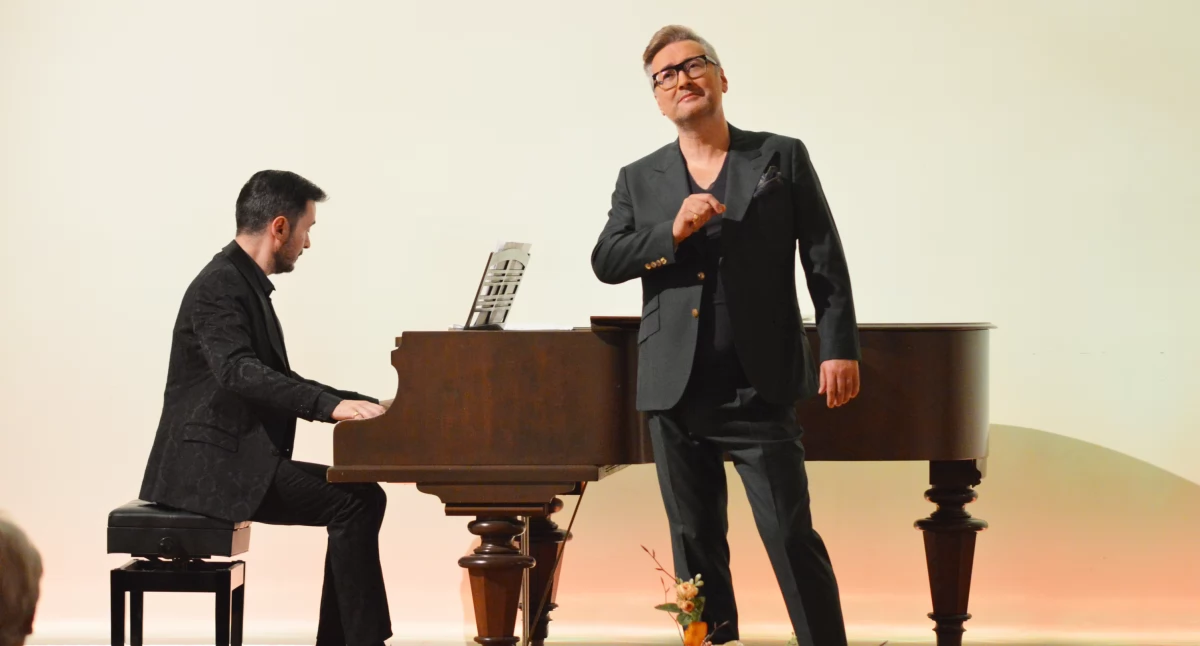 Muzyczne blaski wspomnień - koncert w Kamienicy Attavantich w Jarosławiu w wykonaniu Jacka Ścibora i Mateusza Lasatowicza