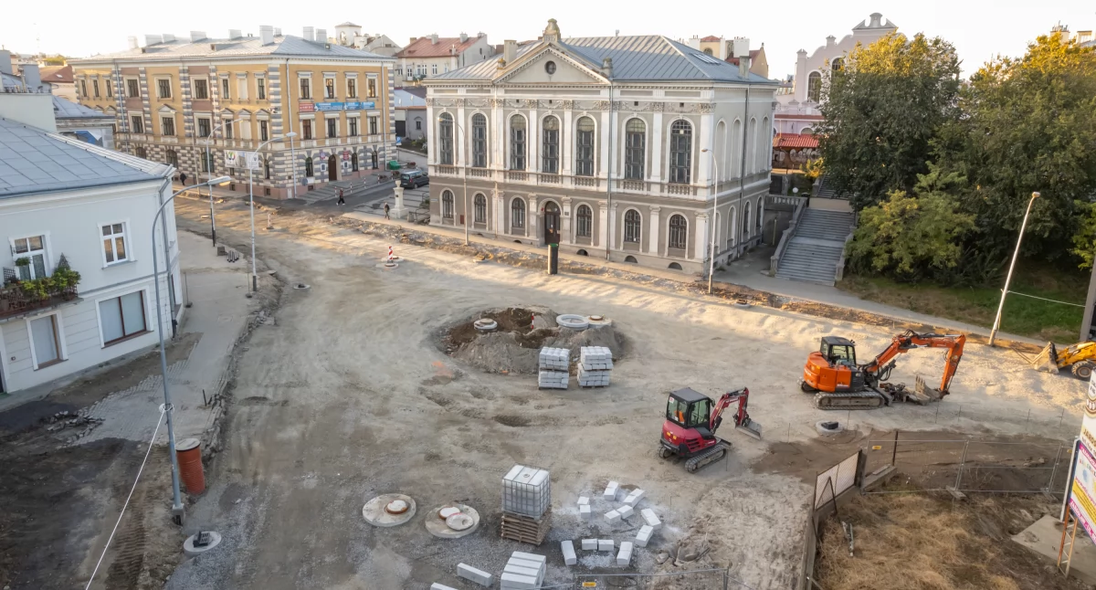 Zobaczcie jak powstaje rondo przy zbiegu ulic: Tarnowskiego, 3 Maja i pl. Mickiewicza w Jarosławiu