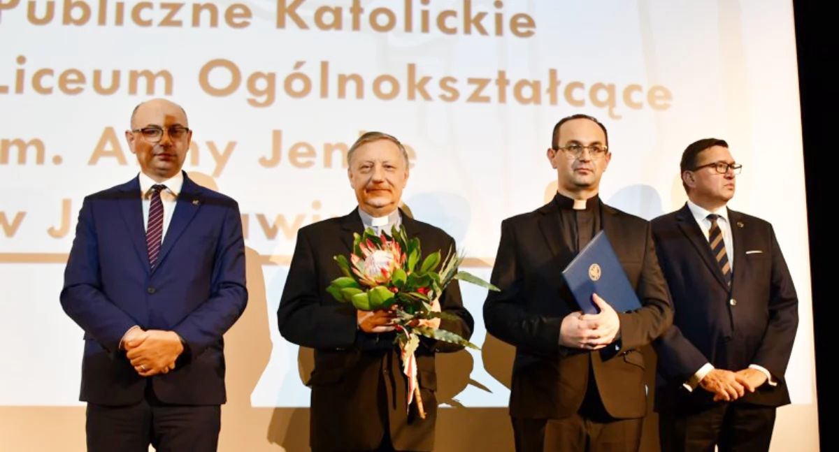 Katolickie Liceum Ogólnokształcące im. Anny Jenke w Jarosławiu oraz  Zespół Szkół im. Wincentego Witosa w Zarzeczu otrzymały nagrodę IPN Świadek Historii