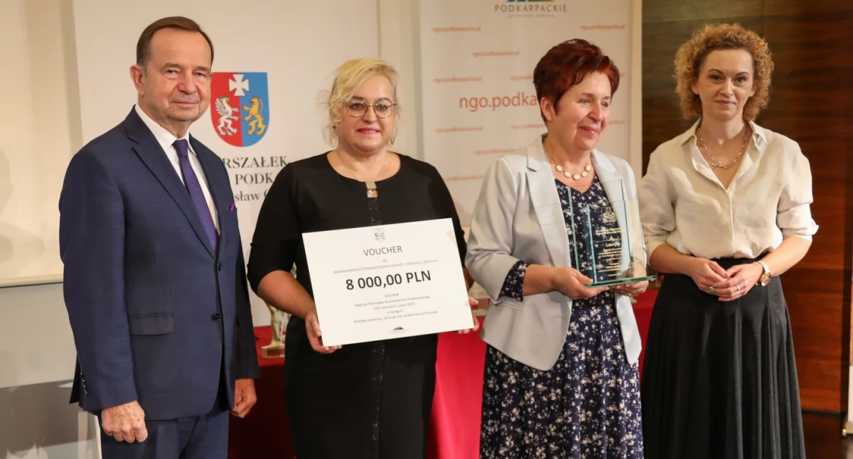  Jarosławskie Stowarzyszenie Oświaty i Promocji Zdrowia, Fundacji imienia Braci Sołuńskich - Cyryla i Metodego, Anna Sawicka z Jarosławia oraz sołectwo Tryńcza uhonorowane podczas Podkarpackiego Forum Obywatelskiego