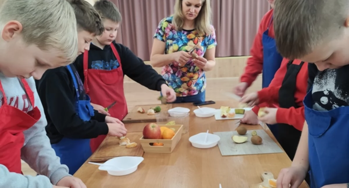 Moskole i sałatki owocowe. Warsztaty kulinarne w Szówsku
