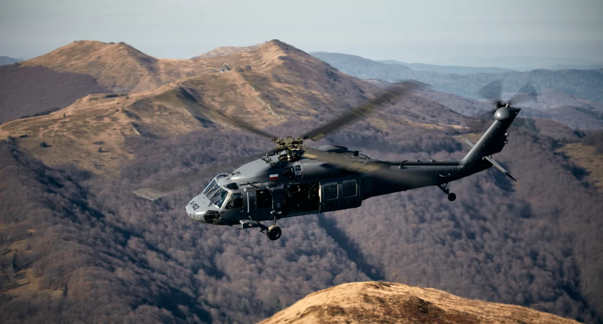 Szkolili się w Bieszczadach z z użyciem policyjnego śmigłowca S-70i Black Hawk 