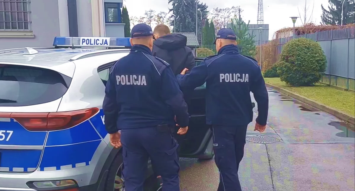 Jarosławscy policjanci zatrzymali tzw. odbieraka, który odebrał pieniądze i biżuterię m.in. od mieszkanki Jarosławia WIDEO, FOTO