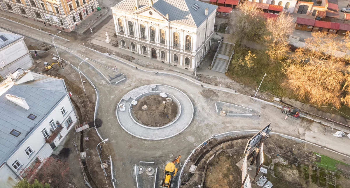 Komisja główna rady miasta spośród 9 kandydatur wybrała ks. dra Franciszka Rząsę na patrona nowego ronda w Jarosławiu. Ostatecznie zadecyduje o tym rada miasta