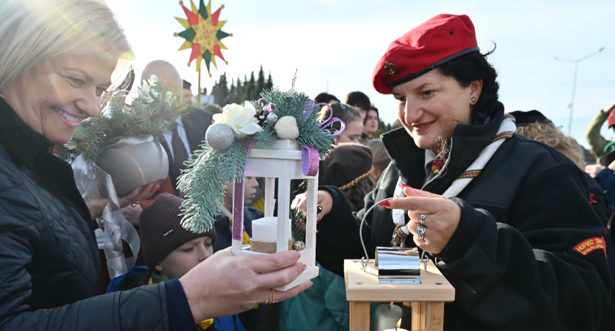 Korczowa: Betlejemskie  Światło Pokoju zostało przekazane na Ukrainę 