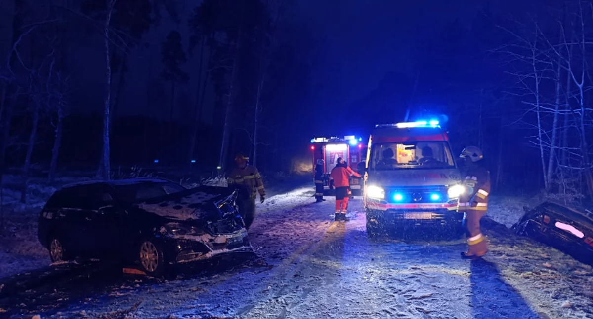 Dwie osoby poszkodowane  w zderzeniu aut w Mołodyczu trafiły do szpitala 