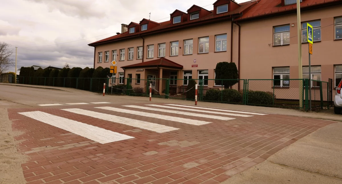 Wyniesione przejście dla pieszych przy Szkole Podstawowej nr 9 w Jarosławiu. Będzie bezpieczniej 