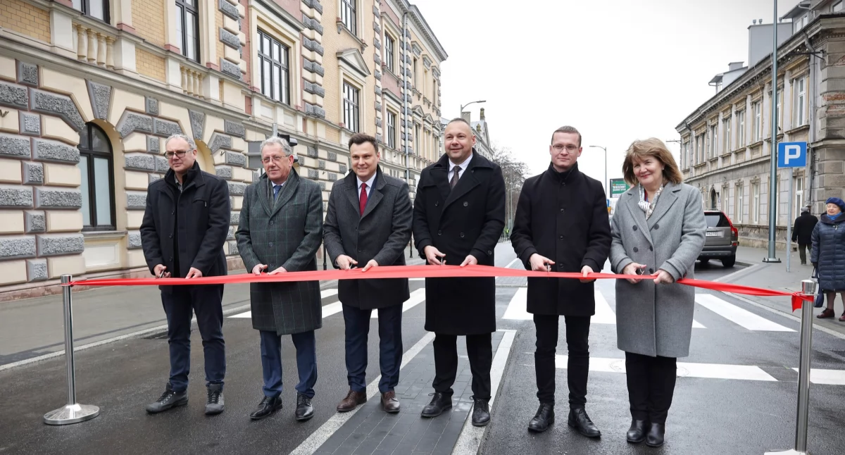 Ulica Tarnowskiego i nowe rondo w Jarosławiu zostały dziś oddane do użytku 