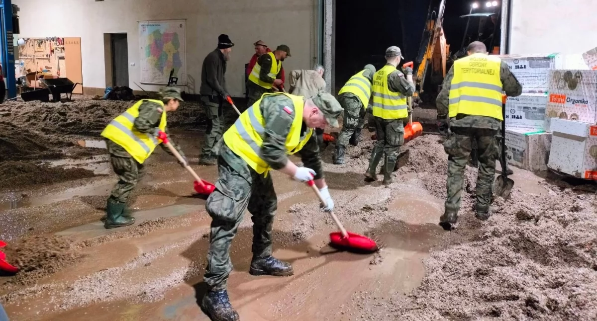 Wojsko pozostanie w Pawłosiowie tak długo, jak będzie to konieczne - zapewnia dowództwo 20. PBOT