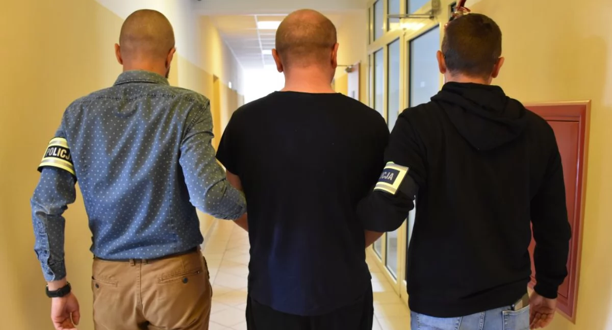 Jechał pod prąd ul. Słowackiego w Jarosławiu. Nie zatrzymał się do kontroli. W aucie miał mefedron i marihuanę, a do tego zakaz prowadzenia pojazdów 
