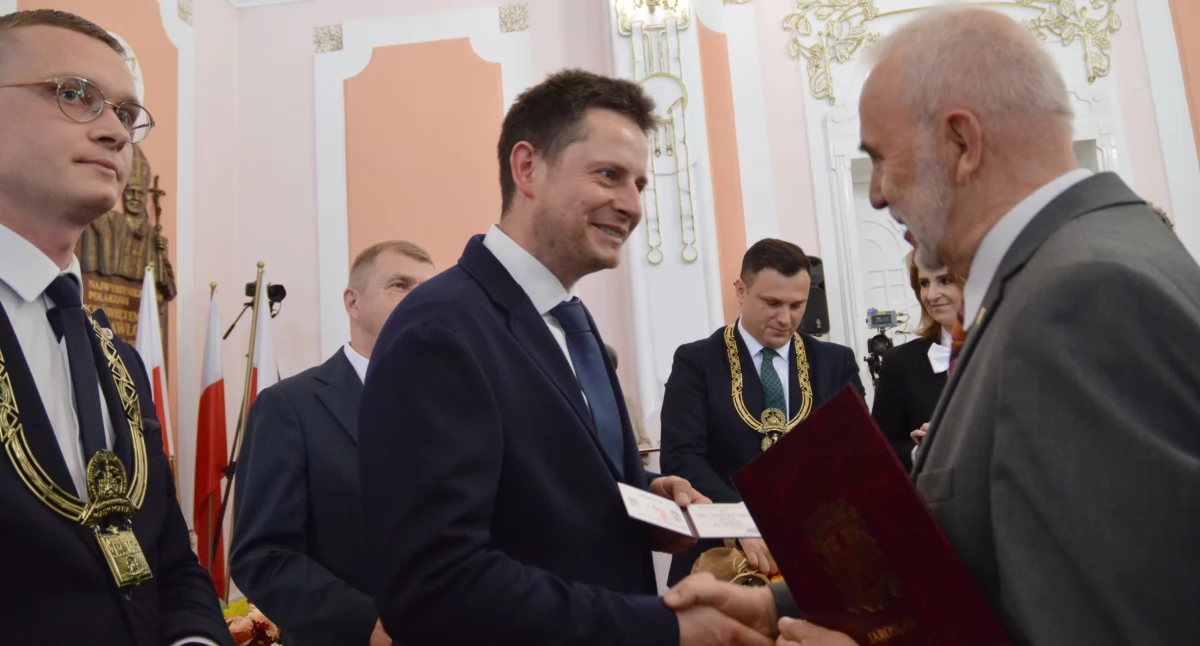 Jarosław Pagacz, wieloletni radny i przewodniczący Rady Miasta Jarosławia, został odznaczony Złotą Odznaką „Za Zasługi Dla Miasta Jarosławia” 