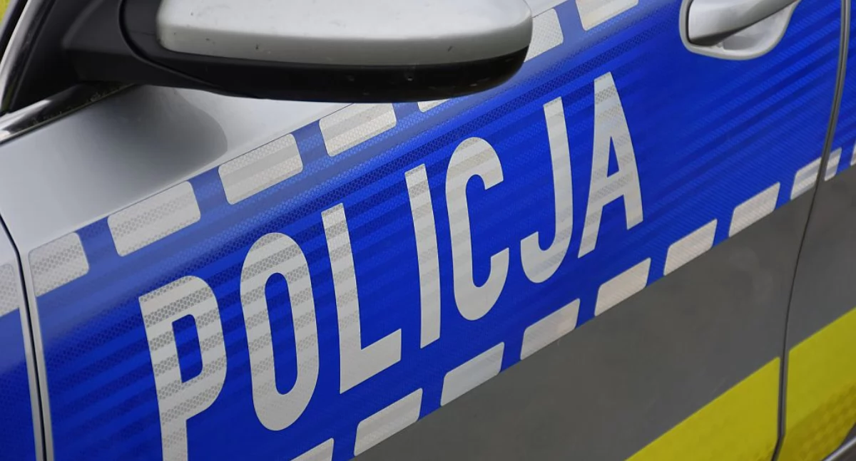 Pijany motorowerzysta bez kasku jechał całą szerokością jezdni w Pełkiniach 