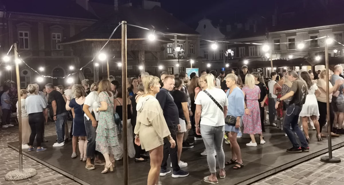 Retro Potańcówka obok studni w Jarosławiu była strzałem w dziesiątkę