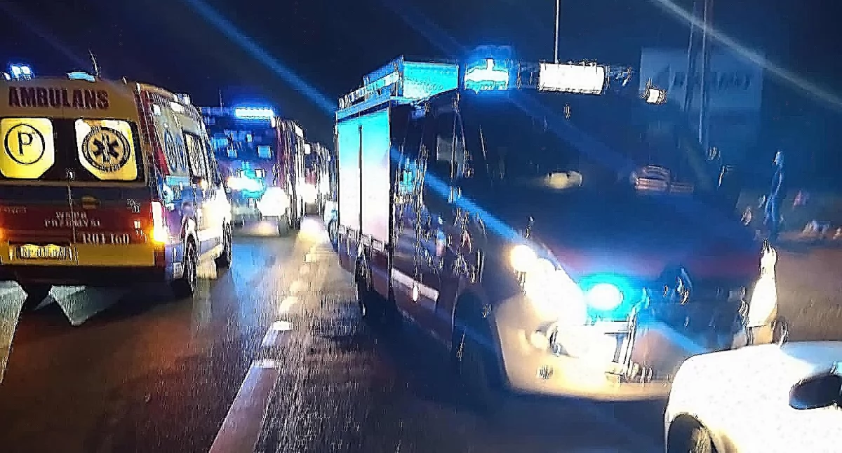 Zderzenie dwóch aut w Wierzbnej. Kobieta i jej córka trafiły do szpitala  