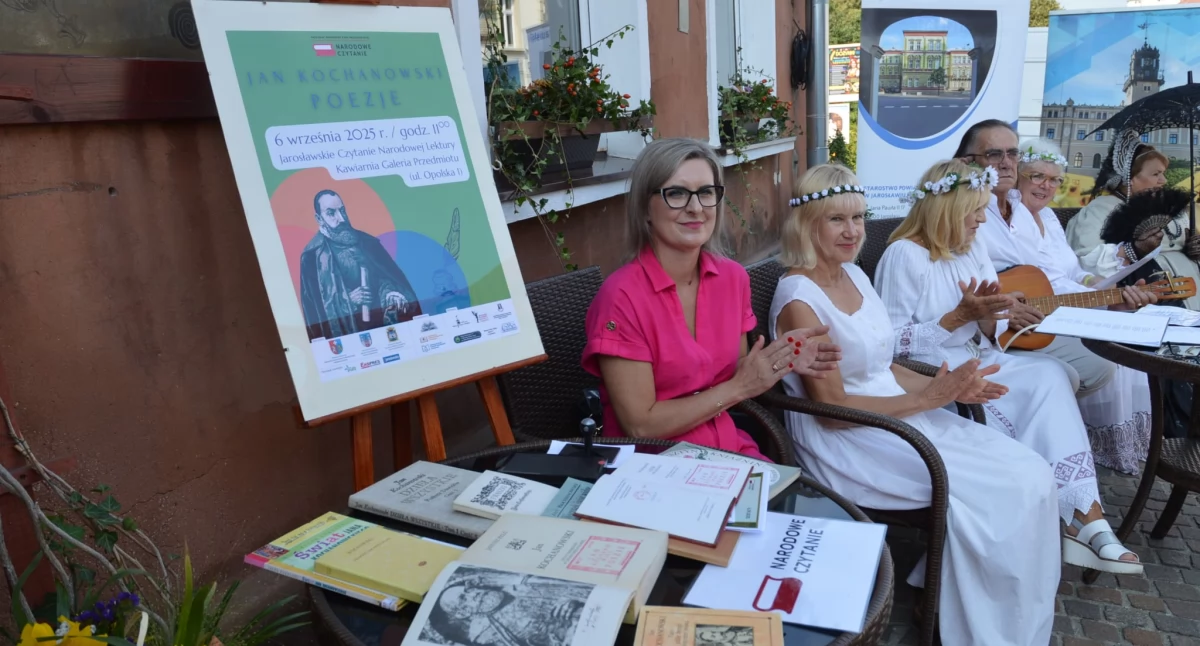 Poezja Jana Kochanowskiego na Rynku. Narodowe Czytanie w Jarosławiu (ZDJĘCIA, WIDEO)