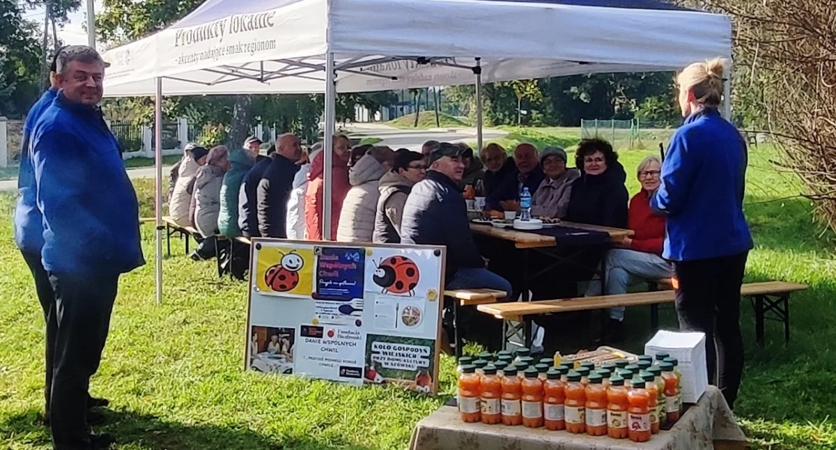 Kolejne spotkanie seniorów w Szówsku. Tym razem przy pieczonych ziemniakach 