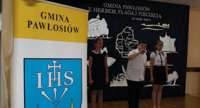 Gmina Pawłosiów ma herb, flagę i pieczęć