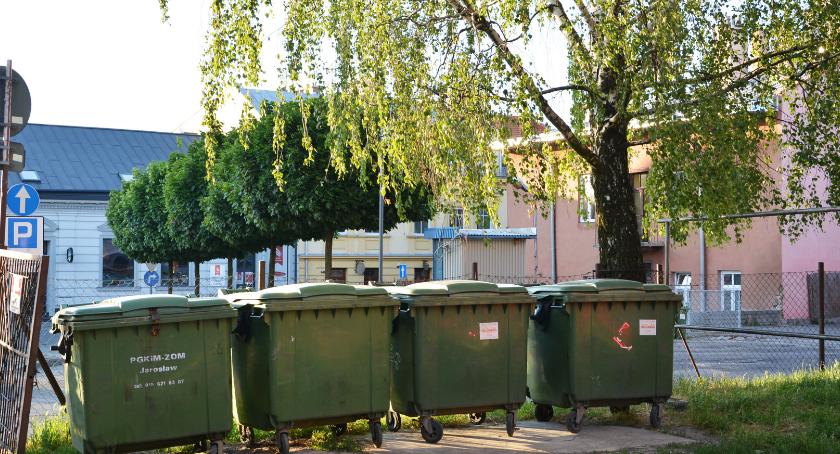 Płacą za odpady, których PGKiM nie odebrał