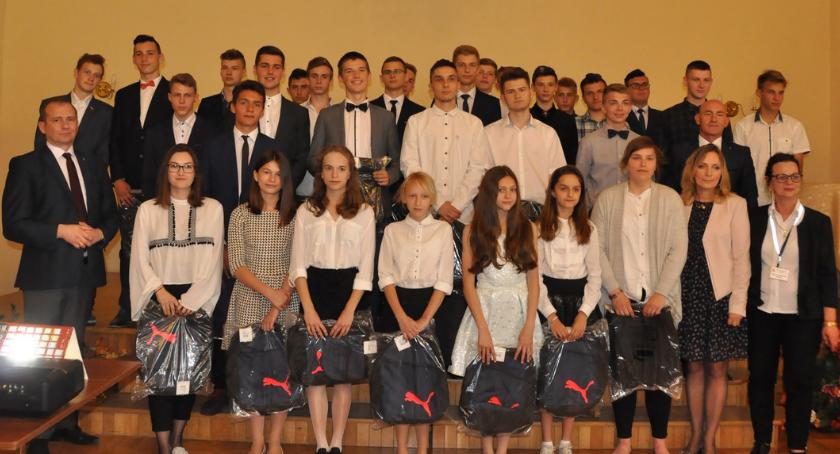 Młodzi sportowcy wyróżnieni