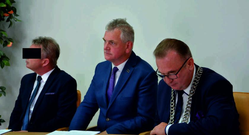 Zarzuty dla sekretarza Sieniawy, urzędnika ratusza oraz dwóch biznesmenów