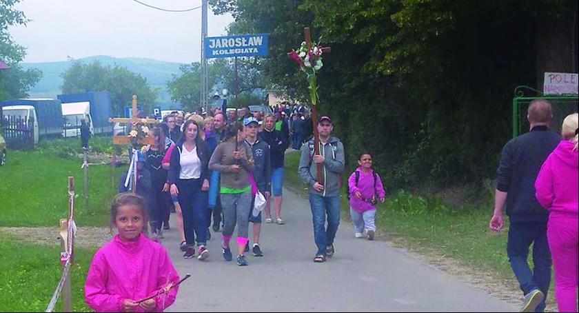 Poszli do stóp Matki Boskiej