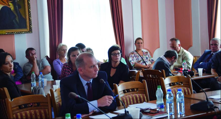 Wiceburmistrz sam na sesji w sprawie sytuacji w SP nr 7