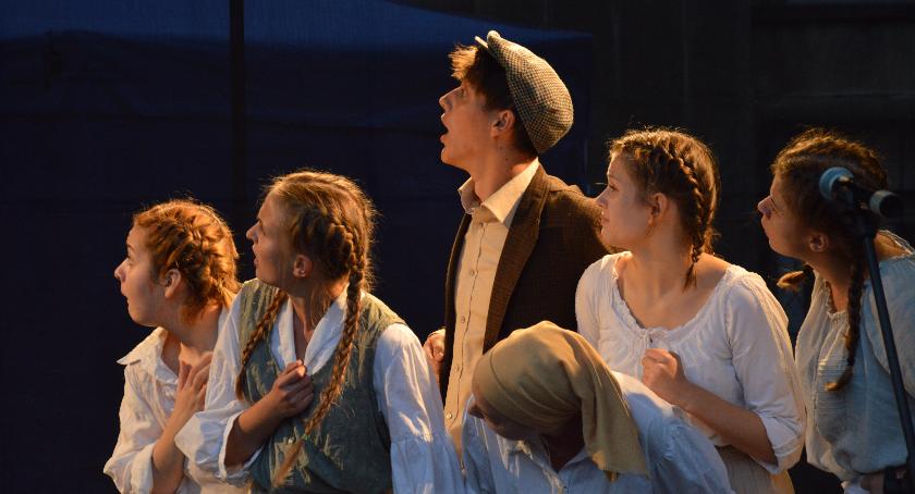 Teatralny dziedziniec kamienicy Rynek 6