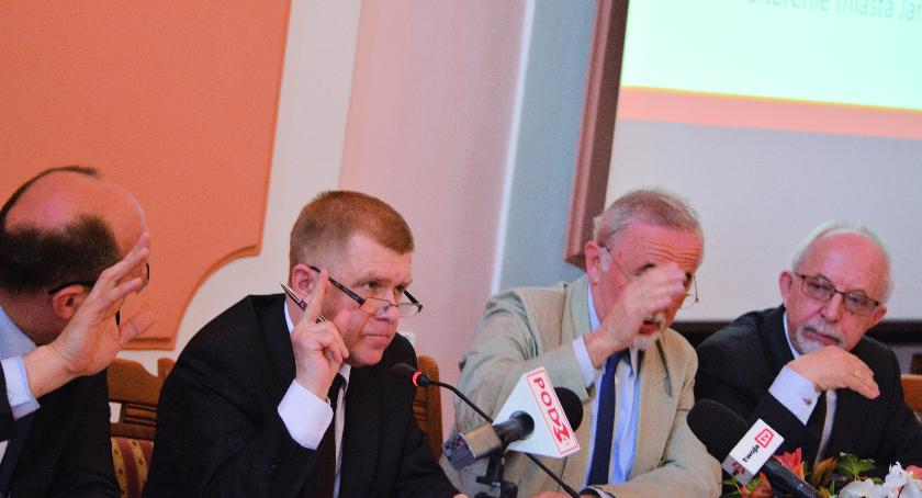 Radni chcą remontu dróg, burmistrz uważa, że nie ma pieniędzy