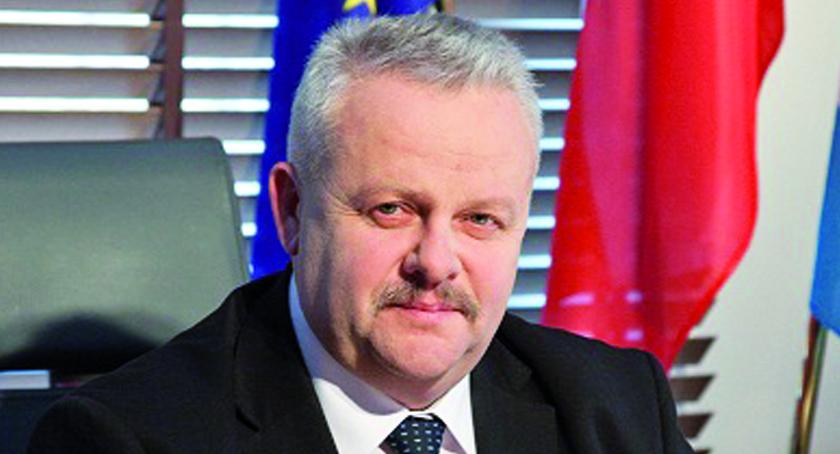 Sądy nie chcą sądzić byłego marszałka