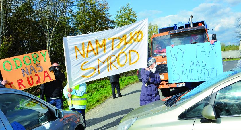 Blokują drogę do wysypiska