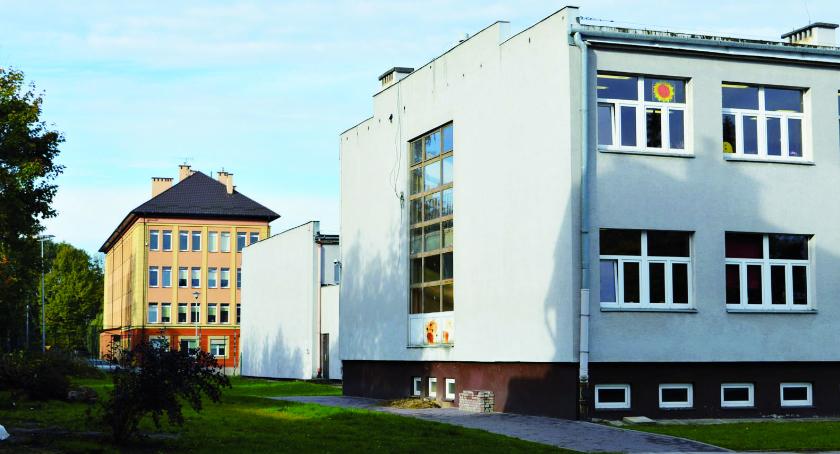Niepełnosprawni uczniowie na windę muszą poczekać
