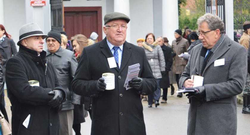 Ponad 7 tys. zł zebrali wolontariusze na ratowanie zabytków Starego Cmentarza