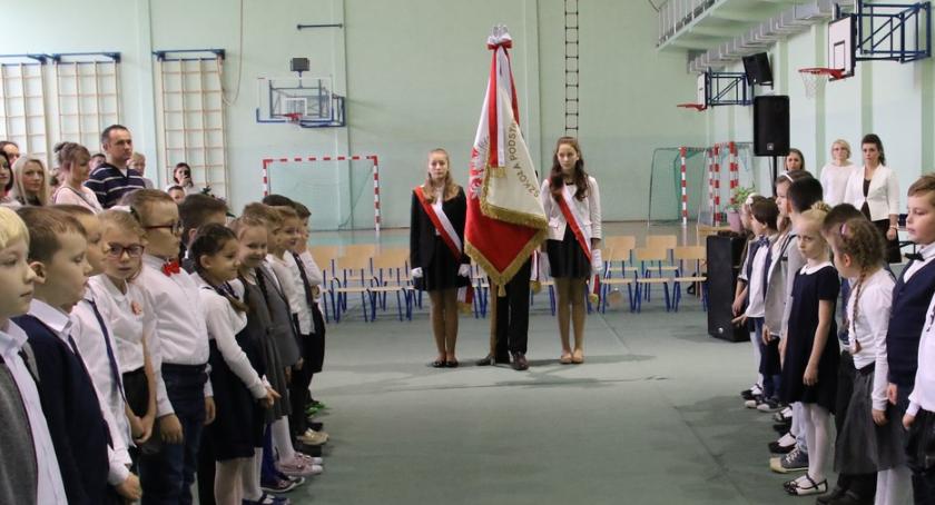 Jako pierwsi poświęcili sztandar szkoły po reformie