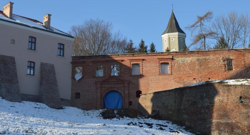 Nadproża, pilastry, tympanon jak nowe