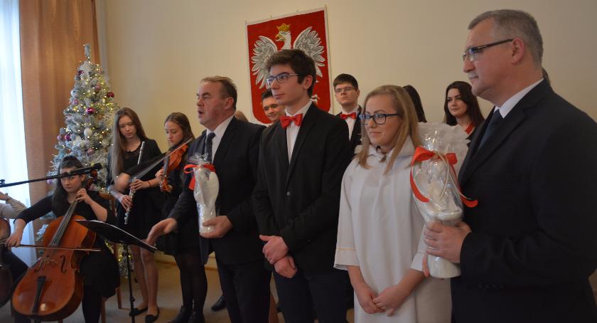 Dzielili się opłatkiem i składali sobie życzenia